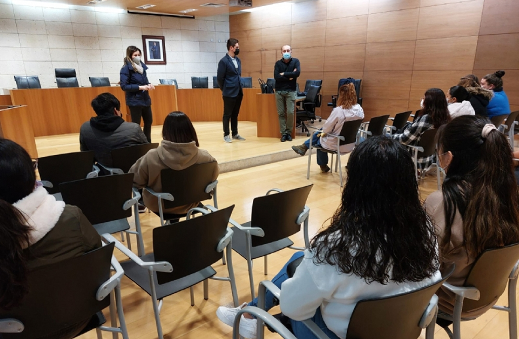 Recepción a los alumos del programa “Atención Sociosanitaria a Personas Dependientes en Instituciones Sociales” impulsado por el SEF